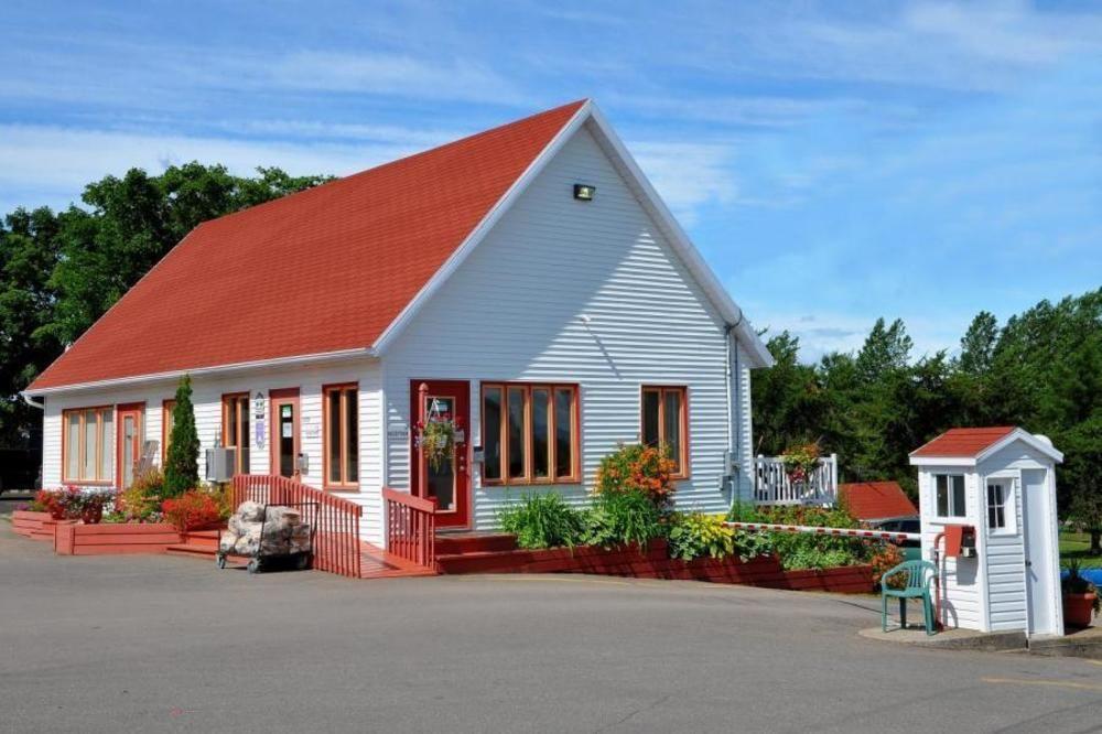 Готель Camping & Chalets De La Demi-Lieue Сен-Жан-Пор-Жолі Екстер'єр фото