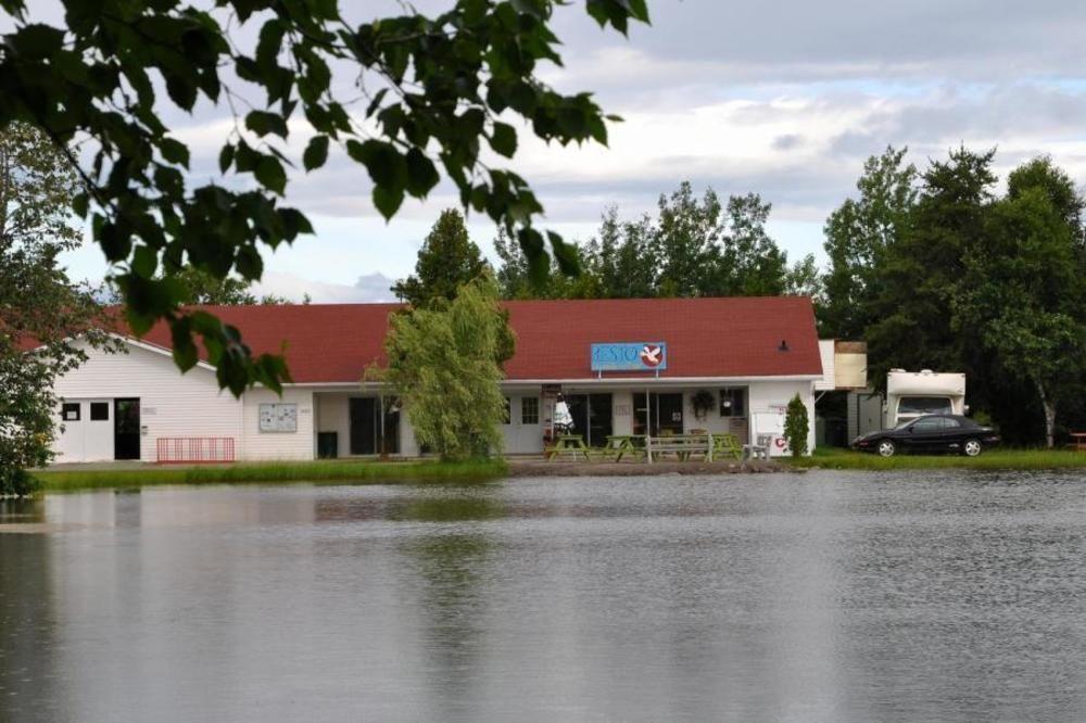 Готель Camping & Chalets De La Demi-Lieue Сен-Жан-Пор-Жолі Екстер'єр фото